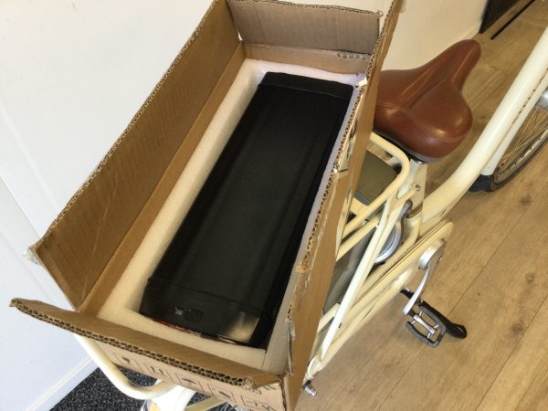 VERKOCHT Stella Fiore Elektrische Moederfiets N8 28″50cm Creme Wit (NIEUWE ACCU)